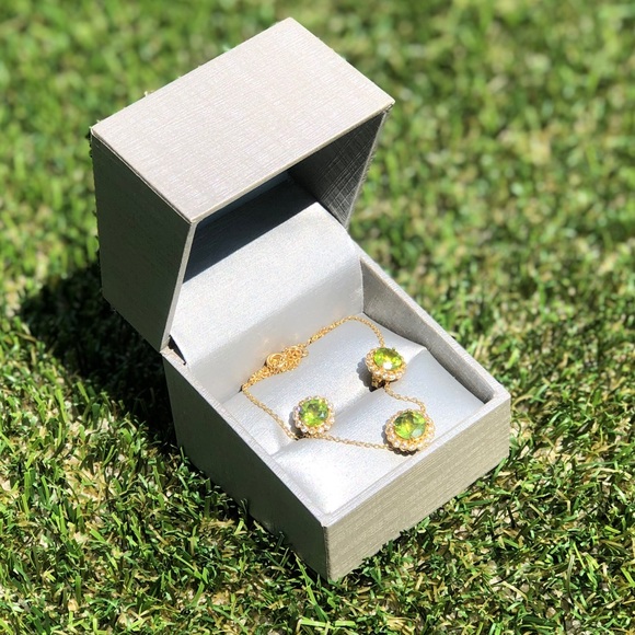 Peridot set (necklace and earrings) - Picture 3 of 4